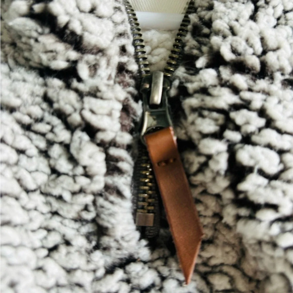 Thread & Supply gray fleece pullover - Picture 3 of 6